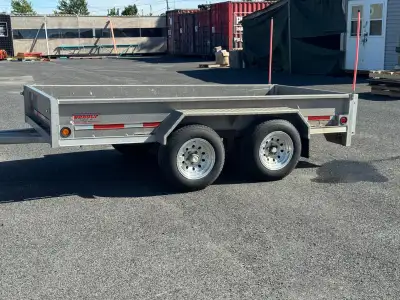 Remorque usagé, en aluminium, (fabrication Soudure Brault) En très bonne état. 5’ X 10’ de long 2 es...