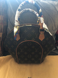 Authentic Lv elipse pm size