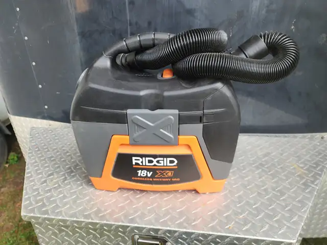 RIDGID 11L (3 Gal.) 18-Volt Cordless Wet/Dry Shop Vacuum W Extra in Power Tools in Windsor Region - Image 9