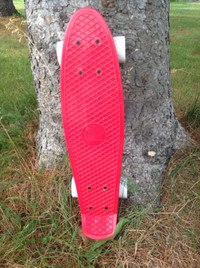 NEW CONDITION! ÉTAT NEUF! Vintage 1970's RB skateboard; planche