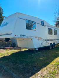 27 ft 5th wheel trailer - 1998 - Good condition!