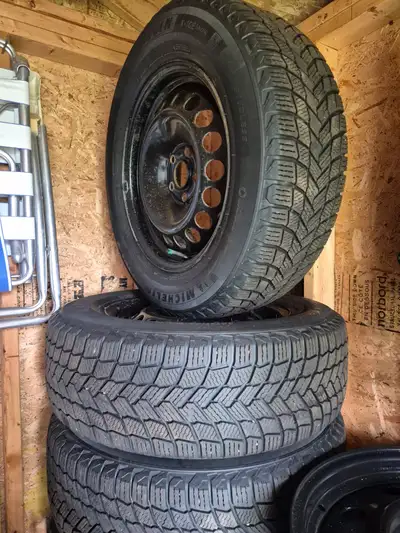 Michelin X-ice tires and rims 215/65/16 Optional size for Camry Hyundai Tucson . Like new