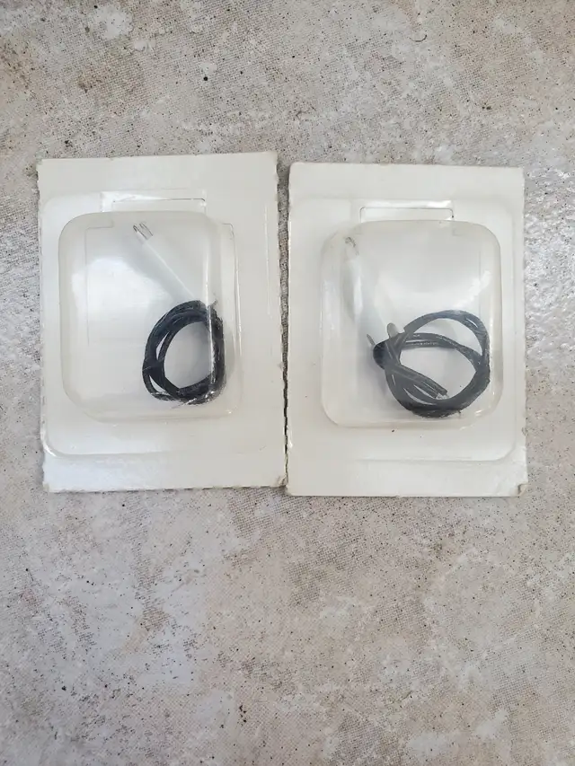 2 Technics SL-1200 series turntable Pop-Up replacement bulbs in Performance & DJ Equipment in La Ronge - Image 2