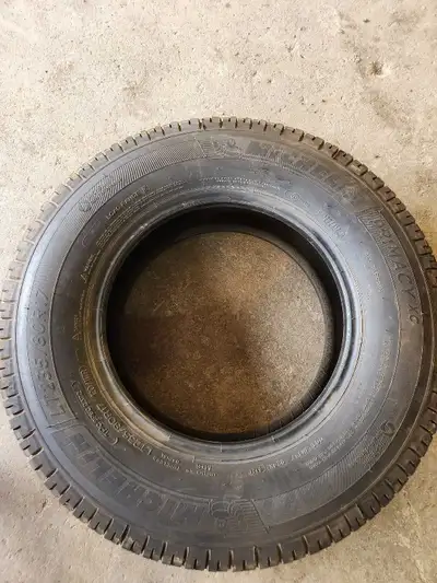6 takeoffs from a 2026 Chevy 3500. They have 8000km on them. 10/32" tread left.