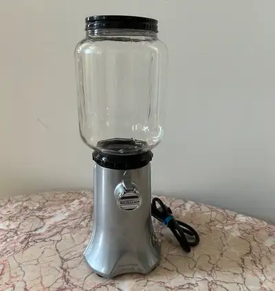 High quality conical burr grinder from Kitchen Aid. Model A-9. Metal body construction, glass bean j...