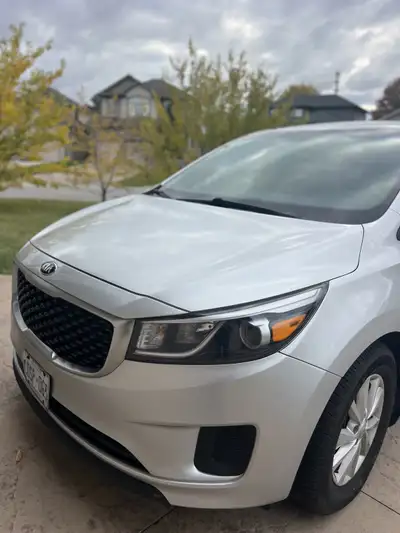 2017 Kia Sedona Lx well maintained,, 144044 km, 8 passengers, silver colour, needs nothing for safet...