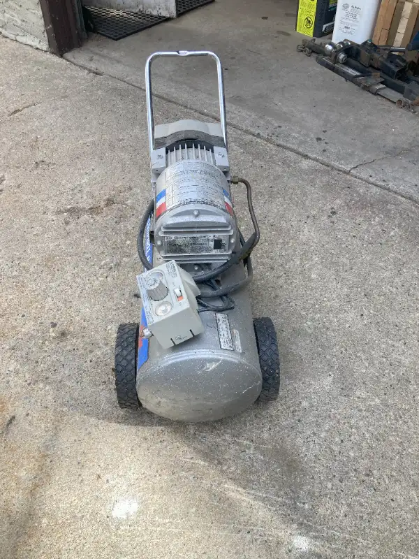 Campbell Hausfeld 1.0HP Air compressor in Power Tools in St. Albert - Image 3