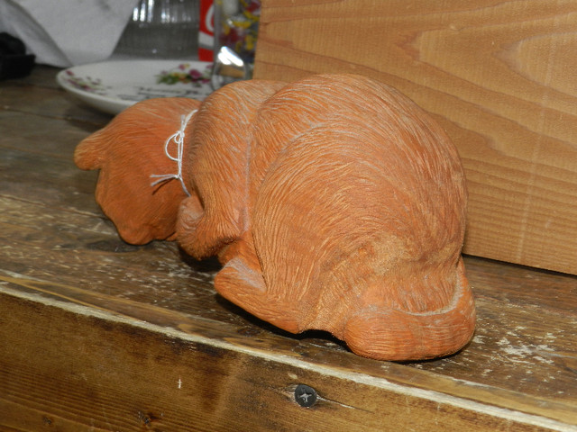 Vintage 2001 Tabby on the Cat Shelf Unique Hand Carved Natural W in Arts & Collectibles in Strathcona County - Image 4