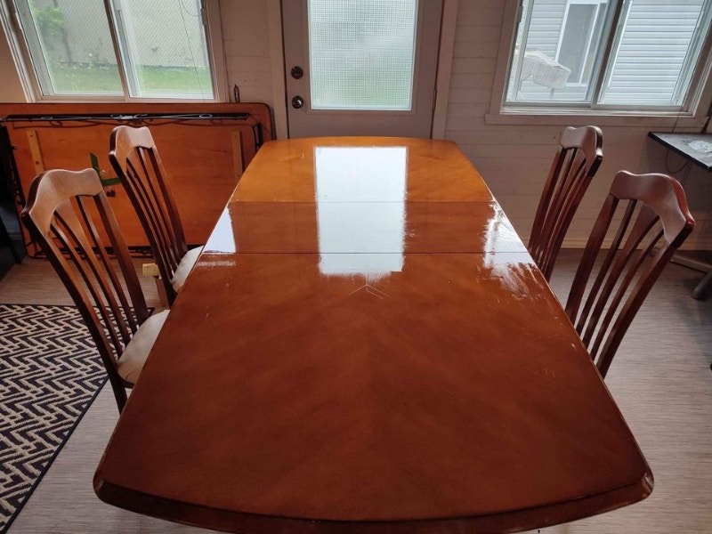 Ensemble de cuisine table en bois 4 chaises cuir neuf Mobilier de