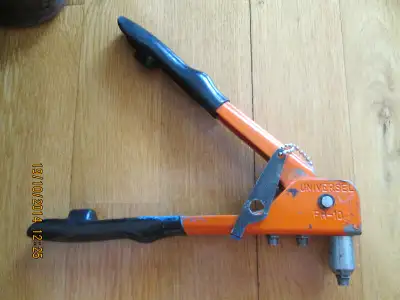 OUTIL À RIVETER (FUSIL) (RIVET GUN) AVEC + DE 1000 RIVETS, View more
