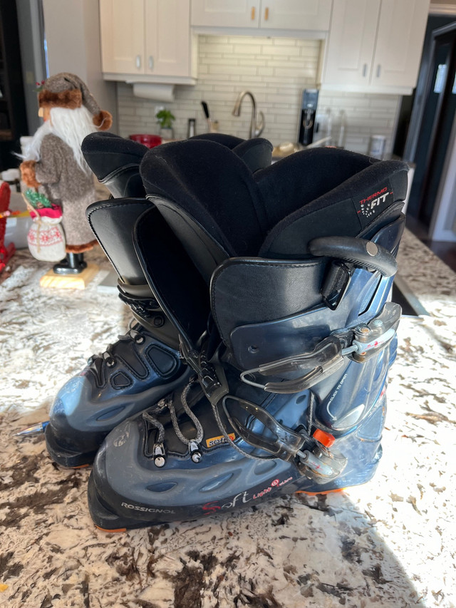Used Rossignol soft light 3 women’s ski boots  in Ski in City of Halifax - Image 2