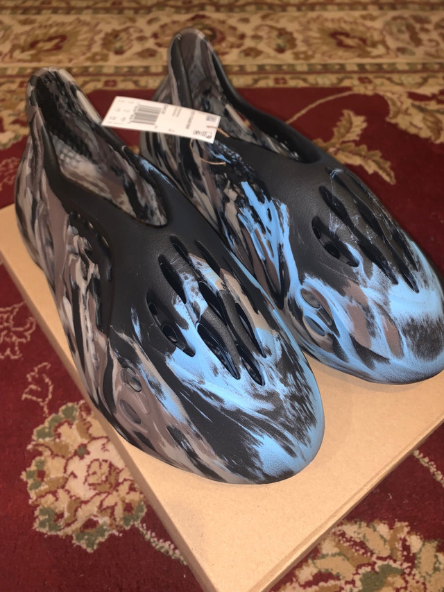 Size 13 Mx Cinder Yeezy Foam Rnnr in Men's Shoes in Markham / York Region - Image 2