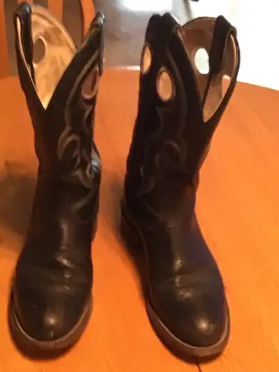 bottes de cow-girl - chapeau de cow-boy - crème hydratante, View more