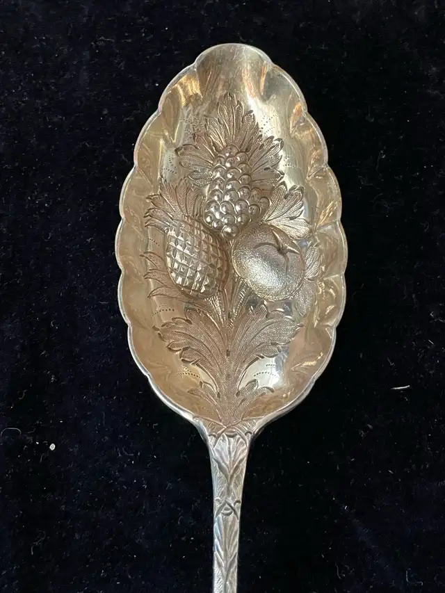 Vintage Birks Serving Spoon  in Arts & Collectibles in City of Toronto - Image 4