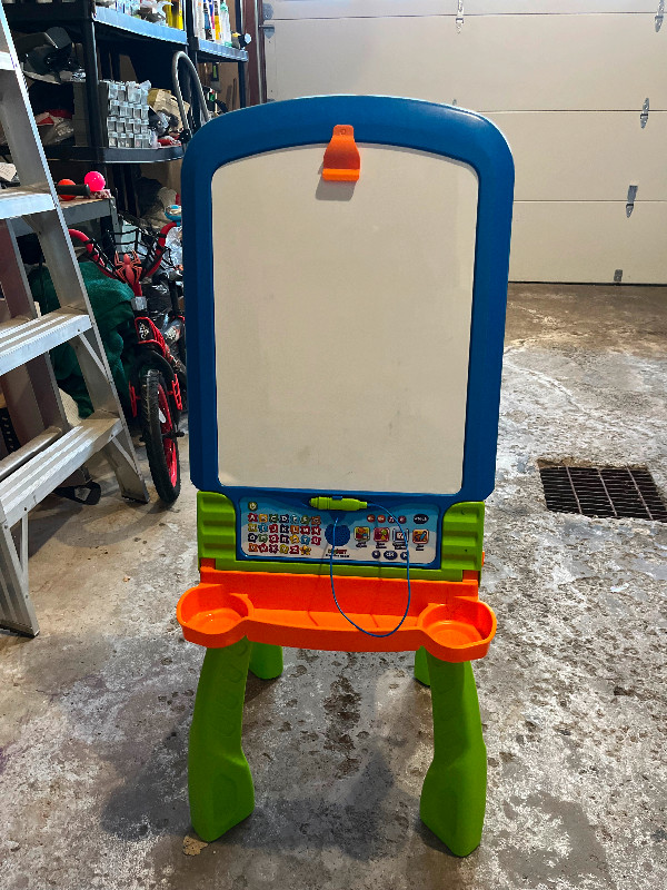 Vtech electronic easel in Toys & Games in Ottawa
