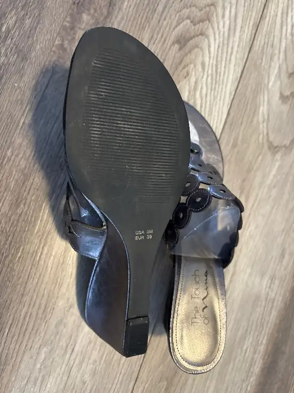 Women’s Wedge Sandals in Women's - Shoes in Calgary - Image 4