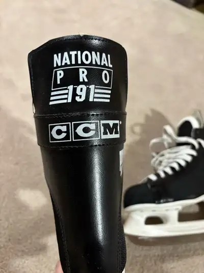 Men’s skates - sz 7 , View more