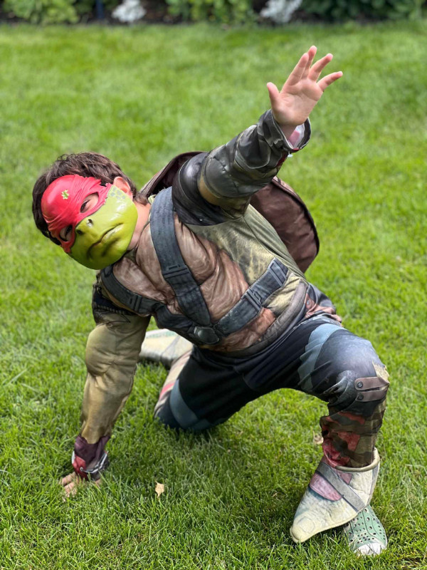 Rubies Teenage Mutant Ninja Turtle Costume Boy Size (10-12) in Costumes in City of Toronto - Image 2