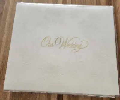 professional photographer wedding album Holds 20- 8x10 photos, each one having an individual mat wit...