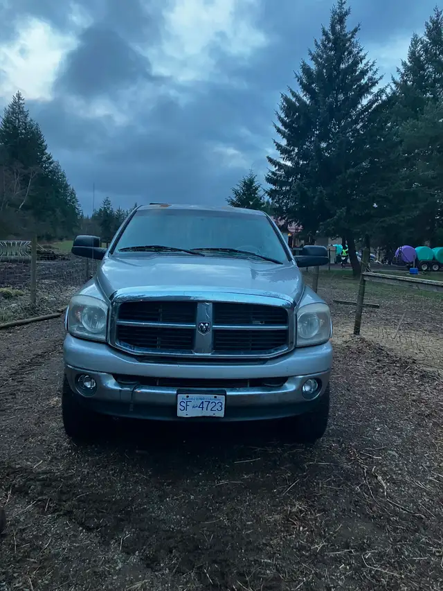 2008 Dodge ram 3500 6.7l mega cab with flat deck in Cars & Trucks in Comox / Courtenay / Cumberland - Image 5