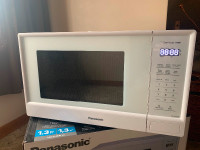 Panasonic microwave- like new