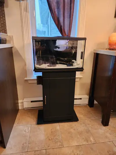 Aquarium 10 gal Marina avec meuble, View more