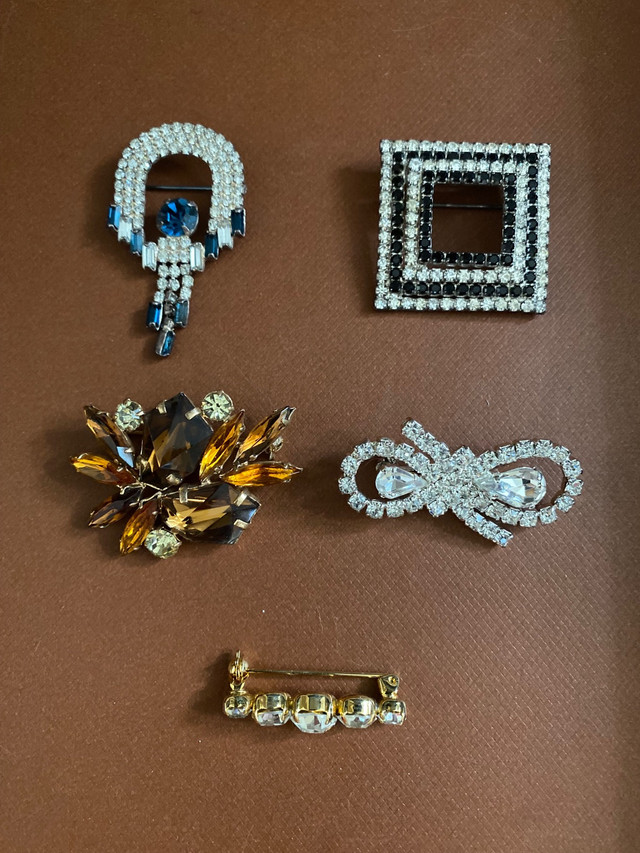 Vintage brooch  in Jewellery & Watches in Delta/Surrey/Langley - Image 4