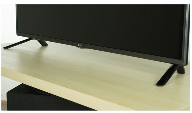 LG Tv Stand/base in Video & TV Accessories in Bedford - Image 2