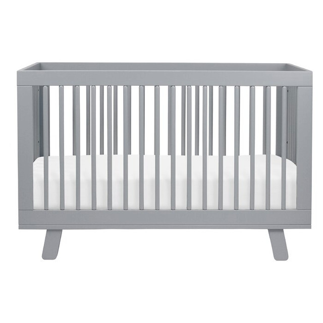 Convertible Crib / Toddler bed with reversable mattress in Cribs in Calgary