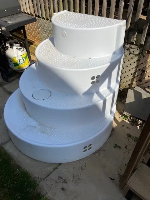Pool Steps - Above ground pool in Hot Tubs & Pools in City of Toronto - Image 4