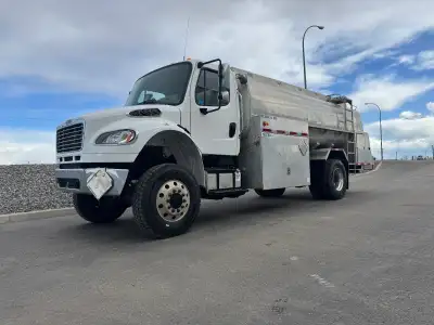 Freightliner 4x4 Off-Road Service Truck 8665hrs 88543km Cummins ISX 8.3 270hp Engine Eaton 6spd Manu...