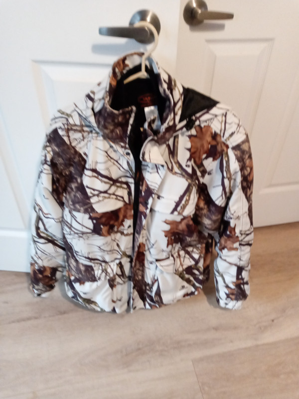 HUNTING JACKET Mossy Oak made by YUKON GEAR in Fishing, Camping & Outdoors in City of Halifax - Image 3