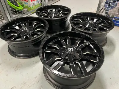 Selling a set of 4 Fuel Offroad D595 Sledge wheels in gloss black milled finish. Great aggressive tr...