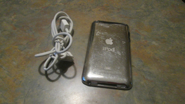Apple iPod touch 4th Generation 16 GB Model: A1367 (White) in iPods & MP3s in St. Catharines - Image 2
