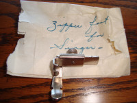 VINTAGE SINGER LOW SHANK ZIPPER FOOT USA