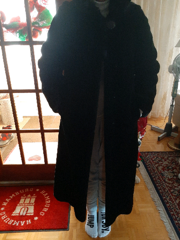 Winter coat hooded black long faux fur women  in Women's - Tops & Outerwear in City of Montréal - Image 7