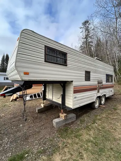 1988 5th wheel camper in very good shape for the age , no leaks , furnace works , stove works has a...