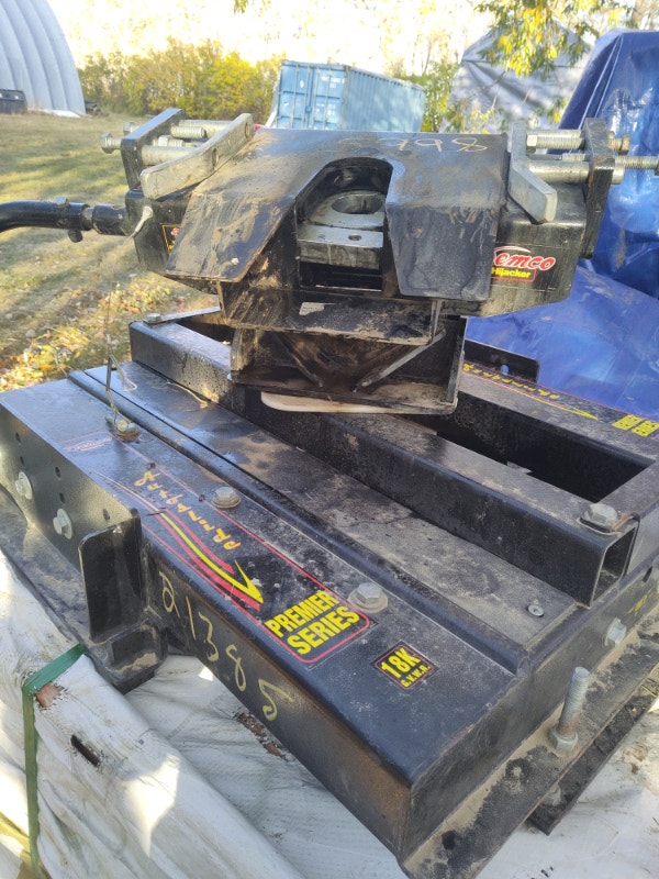 Demco Autoslide 18K Premiere Series Fifth Wheel Hitch RV & Camper Parts & Accessories Red