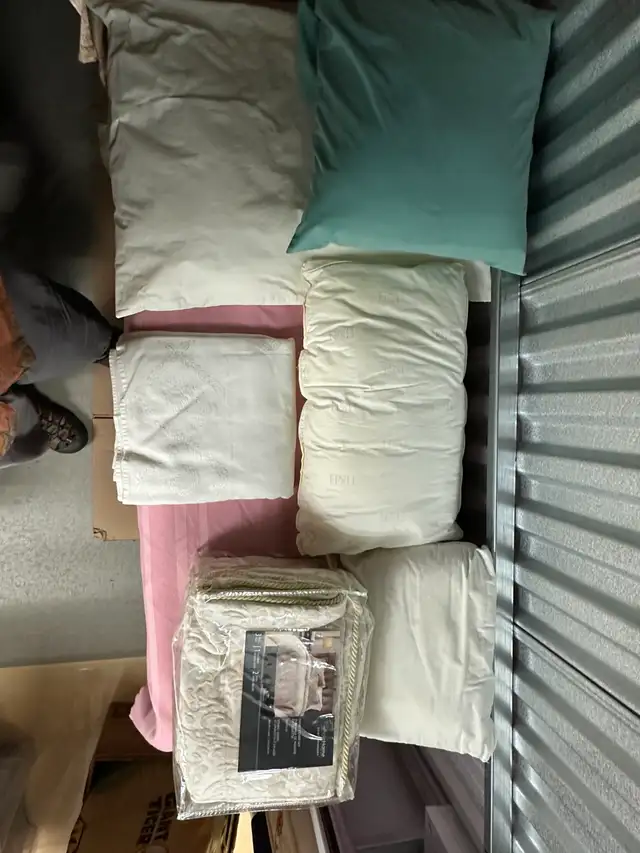 New beige duvet cover set double/queen in Bedding in Ottawa - Image 2