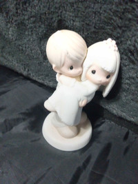 Precious Moments 1982 Figurine "Bless You Two" Porcelain Figures