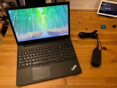 Works well. Has a few slight scratches on the lid, wrist rest and bottom. However, does not impact f...