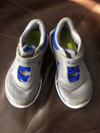 Champion size 10T running shoes