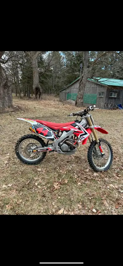 2013 CRF250R , fuel injected, runs amazing no issues at all. New brake pads, chain/sprockets last ye...