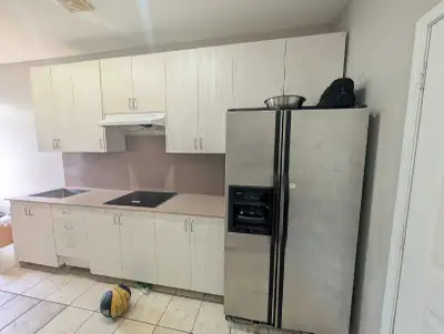 Bedroom available for rent private or sharing. With separate entrance, separate kitchen. Lots of sun...