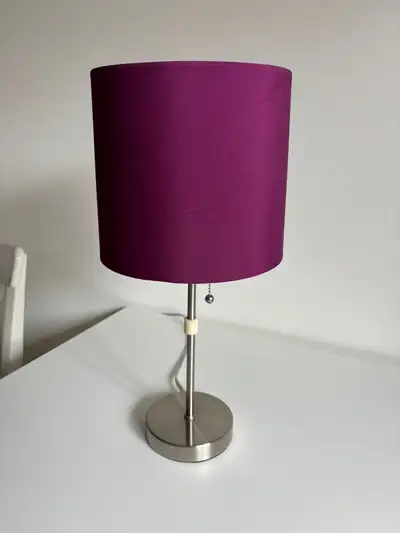 Nice little bedroom type lamp, no marks or damage 19 inches tall Lampshade 81/2 inches across Pickup...