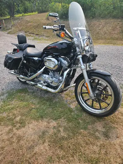 2011 harley davidson sportster 883 Low rider, quick release windshield, new tires, 5,500. obo