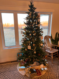7.5 foot prelit Christmas tree
