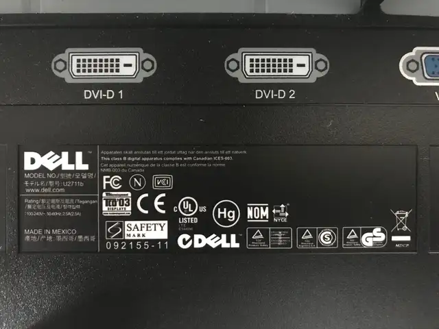 Dell U2711 Ultra Sharp 27" Monitor 2K (QHD) Widescreen Display in Monitors in City of Montréal - Image 8