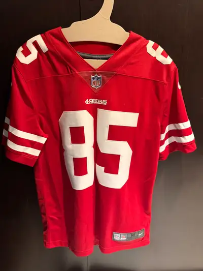 NOT FREE NEED GONE ASAP FOR CHEAP NEVER WORN AND STILL HAD TAGS