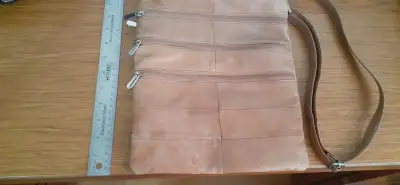 Sac a mains bandoulière beige, View more
